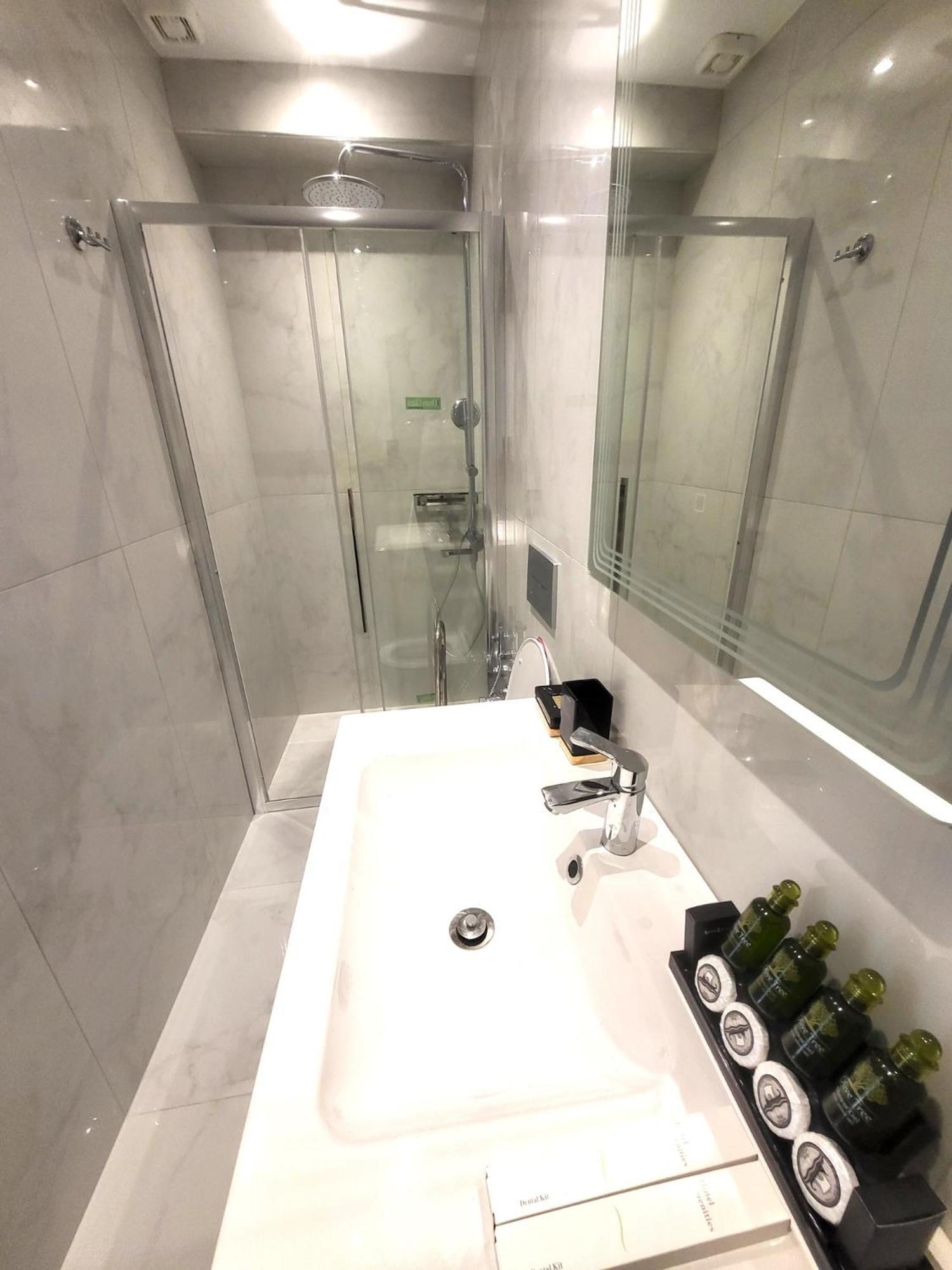 Fabilicious Suites - 2 Apartments- Romantic Jacuzzi & Spacious Family Comfort Athènes Extérieur photo