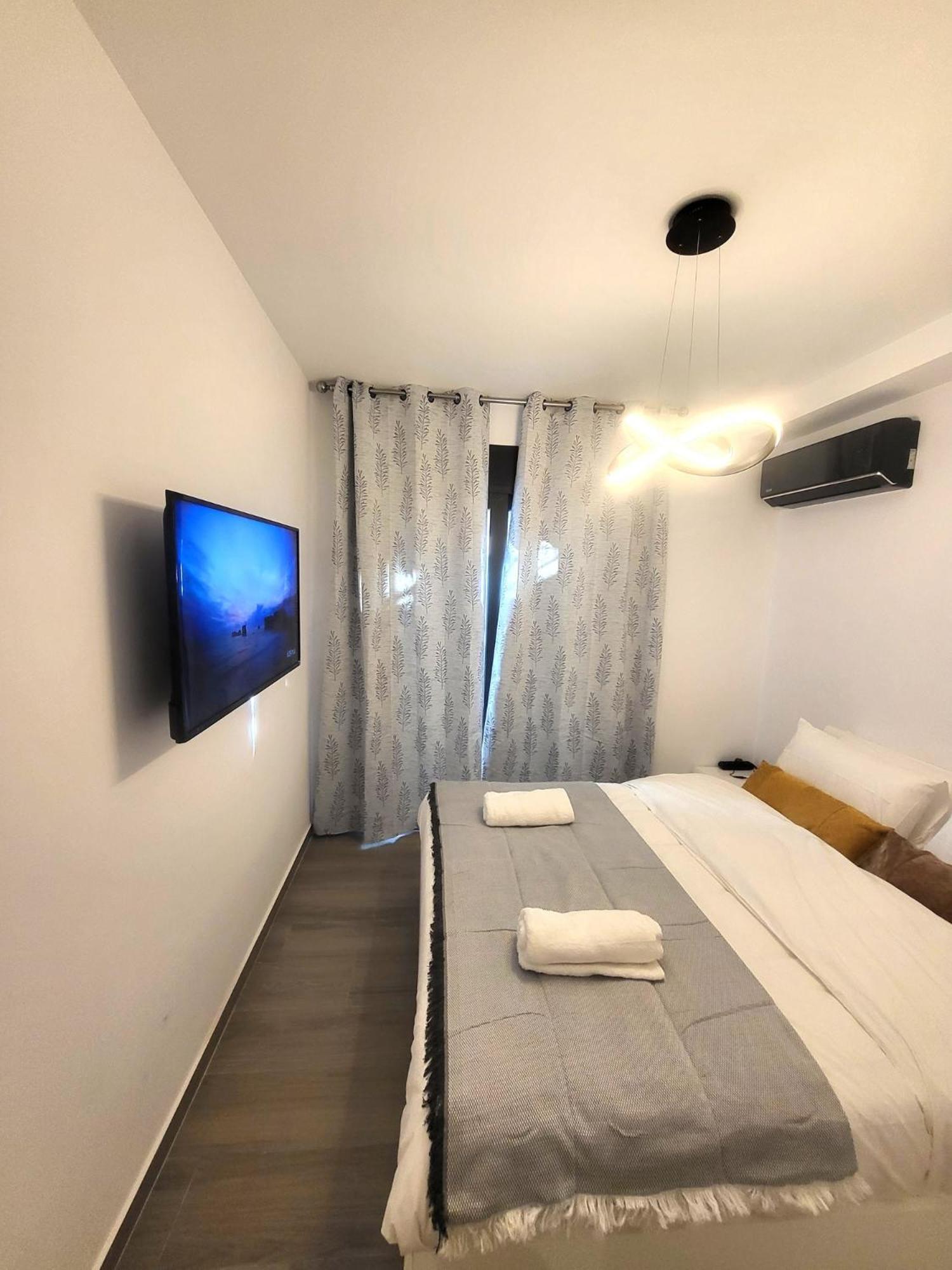 Fabilicious Suites - 2 Apartments- Romantic Jacuzzi & Spacious Family Comfort Athènes Extérieur photo