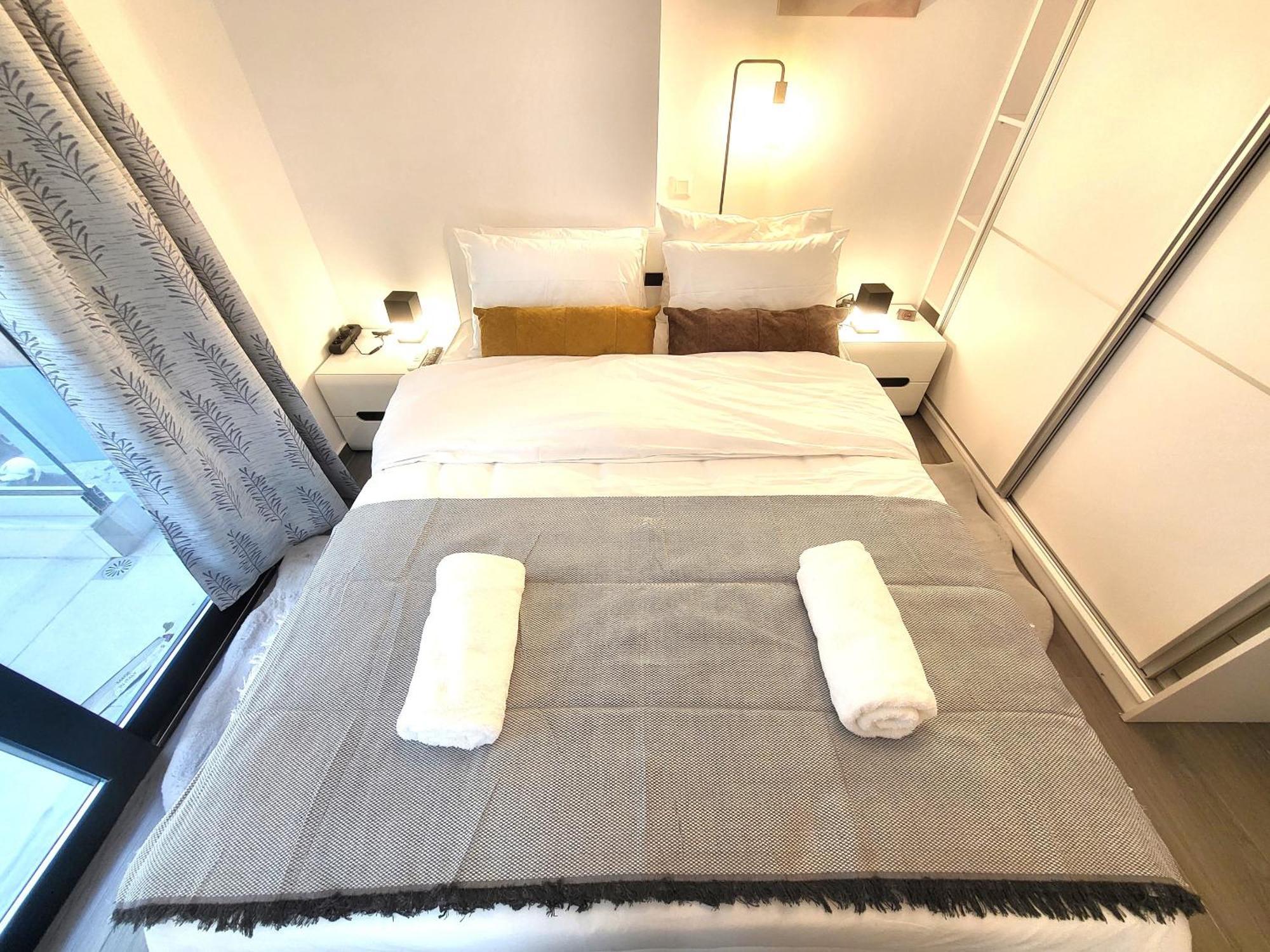 Fabilicious Suites - 2 Apartments- Romantic Jacuzzi & Spacious Family Comfort Athènes Extérieur photo
