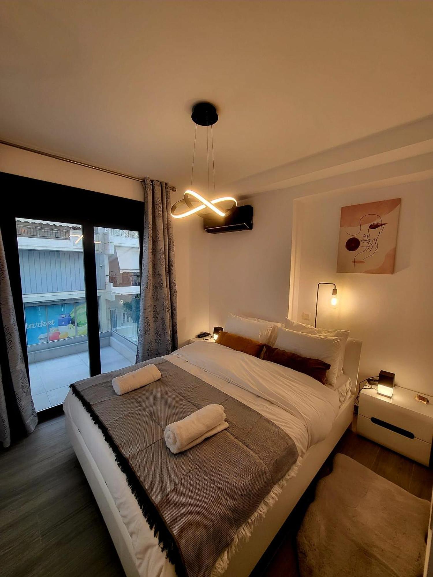 Fabilicious Suites - 2 Apartments- Romantic Jacuzzi & Spacious Family Comfort Athènes Extérieur photo